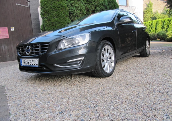 Volvo V60 cena 53900 przebieg: 76000, rok produkcji 2016 z Siechnice małe 191